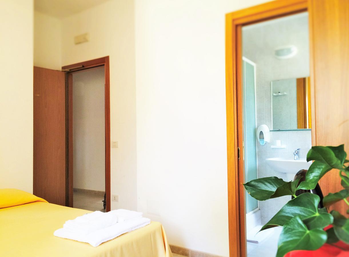 Hotel Diamante เฟอร์รันดีนา ภายนอก รูปภาพ