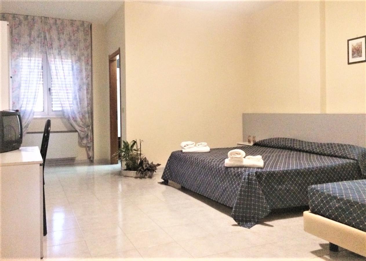 Hotel Diamante เฟอร์รันดีนา ภายนอก รูปภาพ