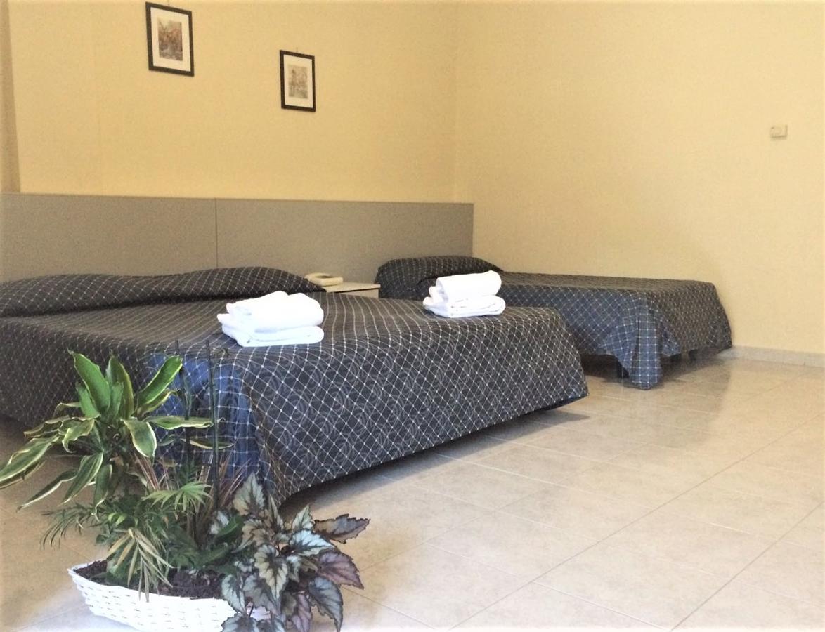 Hotel Diamante เฟอร์รันดีนา ภายนอก รูปภาพ